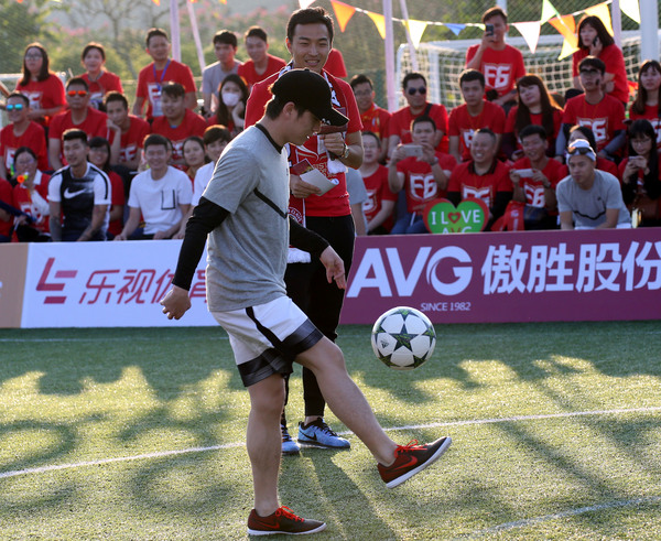 latest company news about Feng Xiaoting Charity Football Game Held Yesterday, Devoting Love to the Future of China Football  2