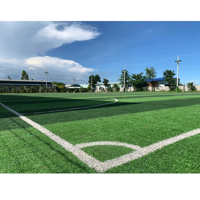 China 40mm Tender Green Artificial Grass Roll For Football Pitch supplier