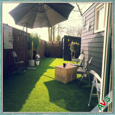 China Effective Anti - UV Outdoor Artificial Grass For City Or Street Lanscaping supplier