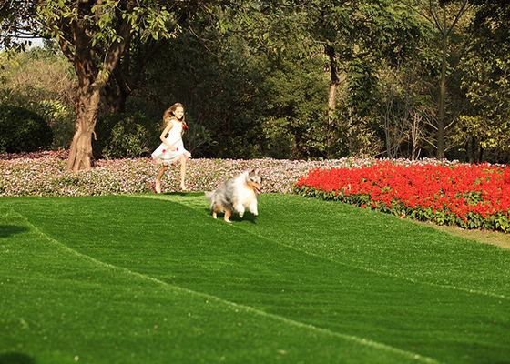 Kids Playing 30MM Outdoor Artificial Grass Carpet , Fake Garden Grass supplier